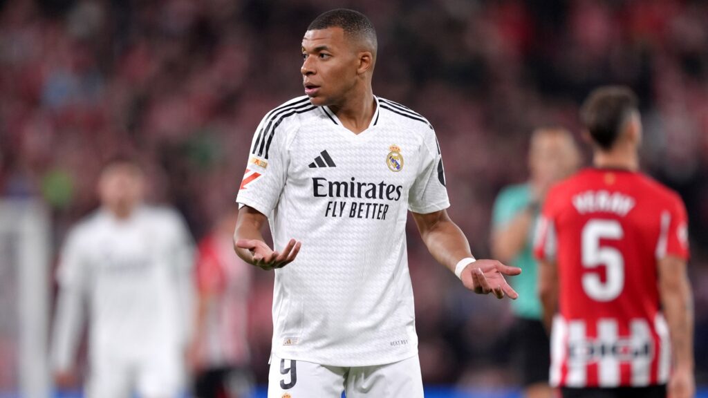 Ancelotti saca provecho de los errores de Mbappé en la defensa del PSG