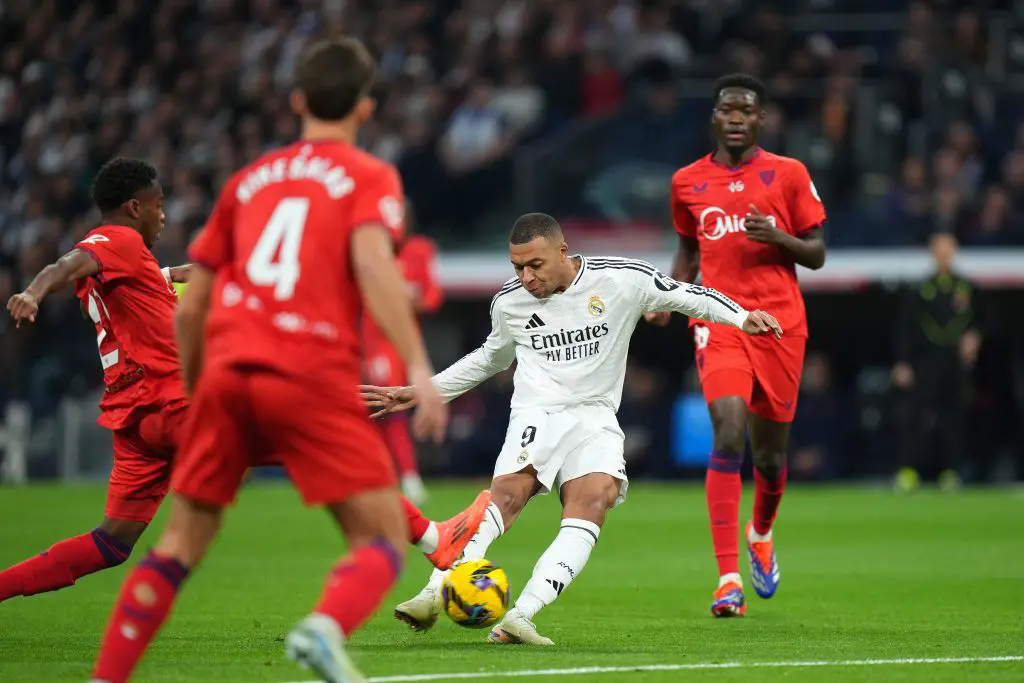 Kylian Mbappé deslumbra con un gol que coloca al Real Madrid en ventaja frente al Sevilla