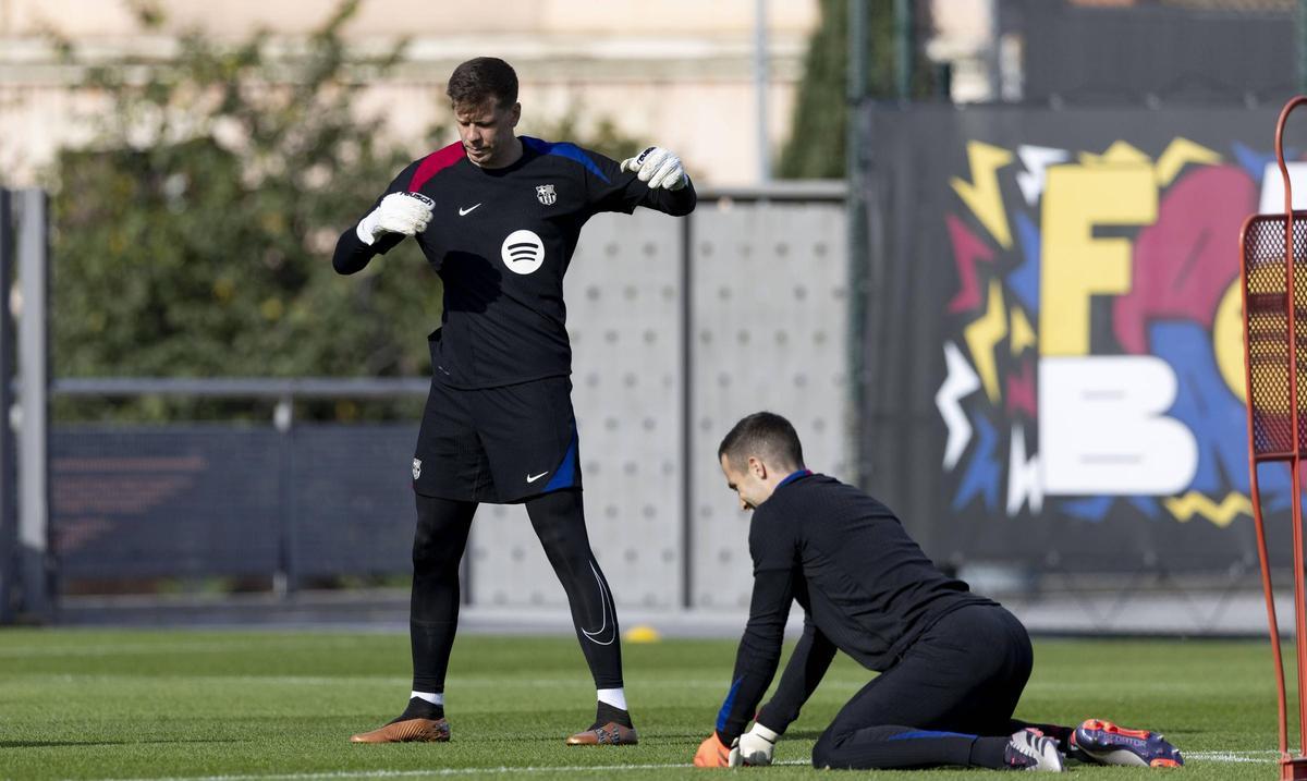 El técnico del Barcelona elude aclarar quién será el portero titular esta temporada