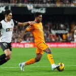 La afición del Real Madrid reacciona al polémico primer gol en Valencia