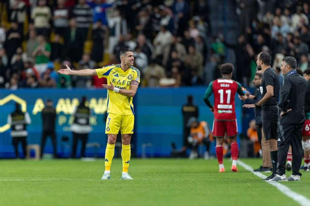 Cristiano Ronaldo y la polémica tarjeta roja de Jhon Duran que sorprende al al-Nassr