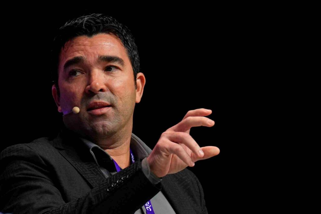 Deco asegura que el Barcelona no necesita muchas incorporaciones para el éxito