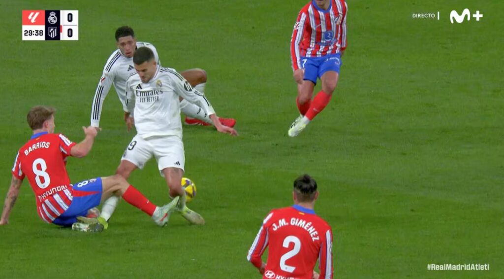 El Atlético de Madrid se siente perjudicado por la decisión del árbitro en el Madrid Derby