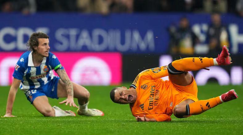 El árbitro explica por qué no mostró tarjetas rojas en la derrota del Real Madrid ante el Espanyol