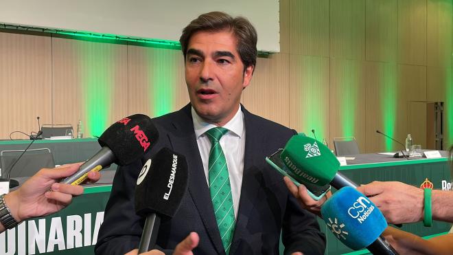 El presidente del Betis arremete contra el árbitro tras el partido con el Real Madrid