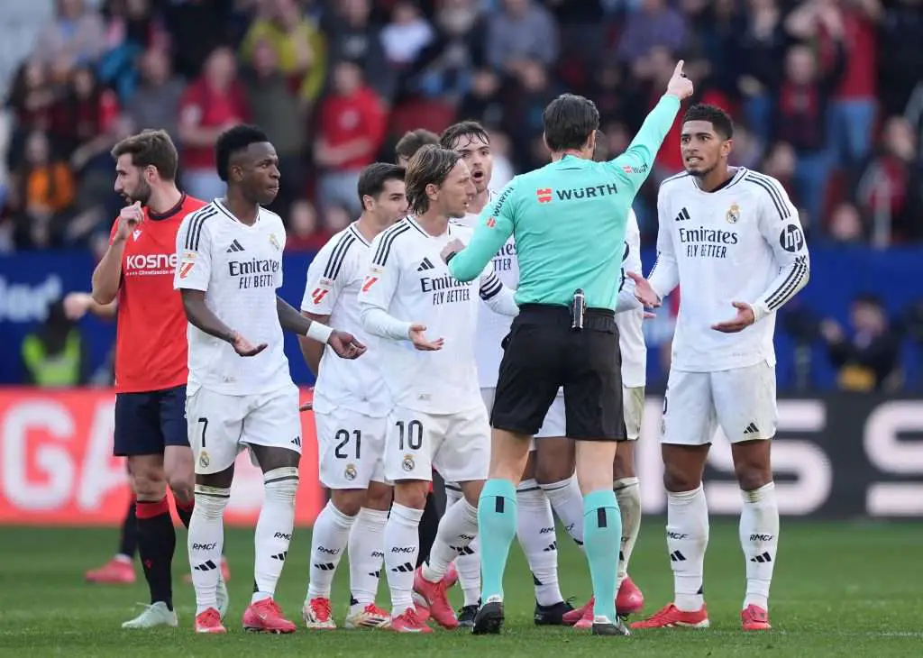 Estrella del Real Madrid en el ojo del huracán tras polémica tarjeta roja ante Osasuna