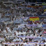 Fans del Real Madrid se preparan para el duelo contra el Manchester City con cánticos en Barcelona