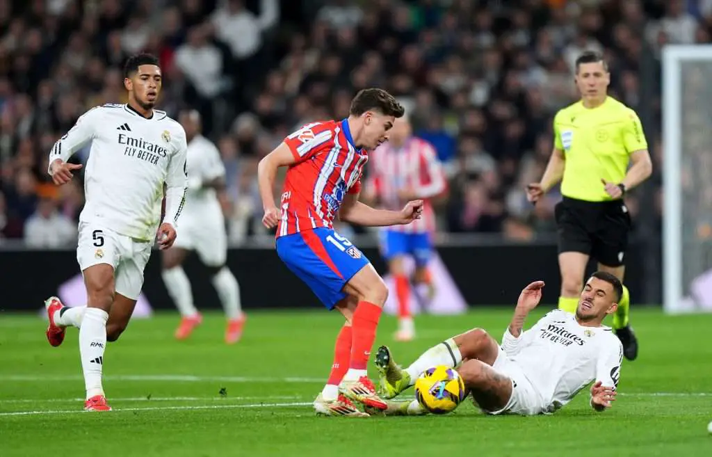 La polémica jugada que salvó a la estrella del Real Madrid de la tarjeta roja contra el Atlético