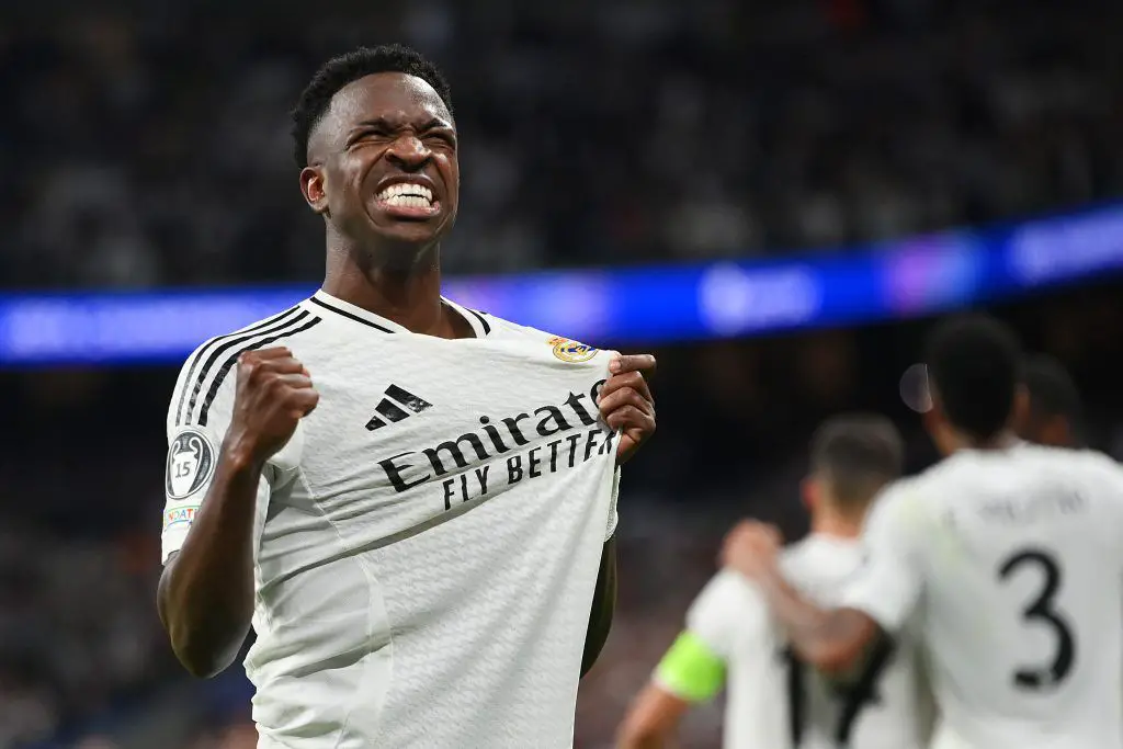 Vinícius Jr. se convierte en el blanco de los fanáticos del Man City en el duelo contra el Real Madrid