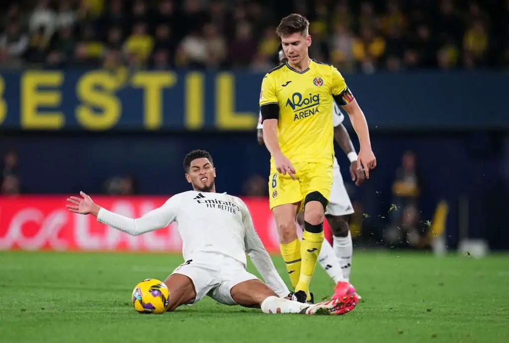 Cuatro estrellas del Real Madrid celebran victoria en Villarreal y caen en el césped