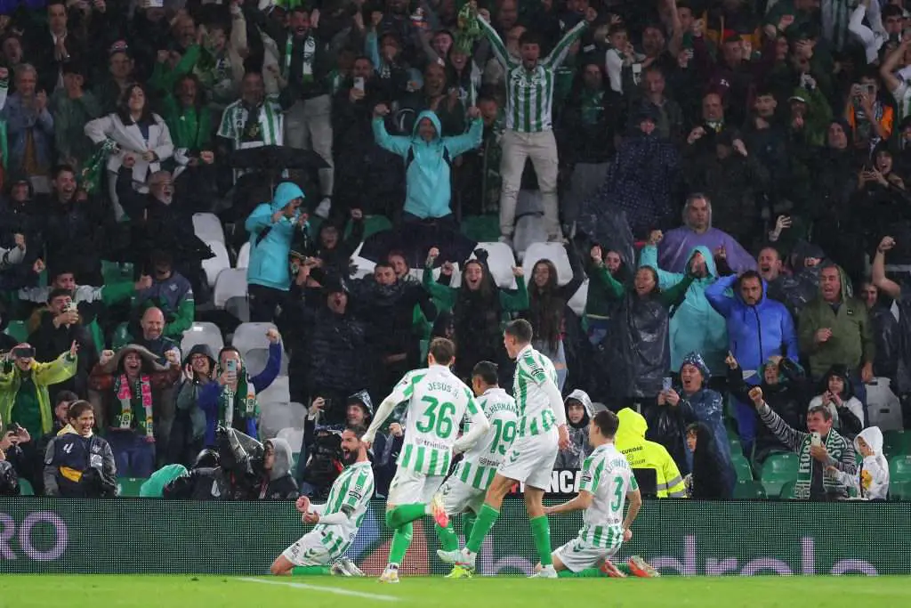 Isco celebra a lo grande su gol ante el Real Madrid en el Betis