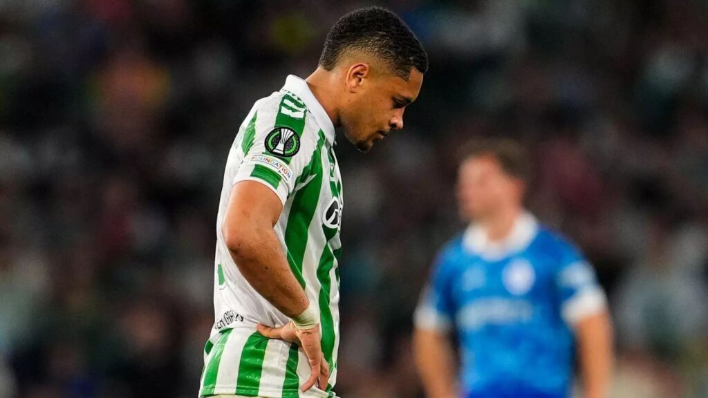 Vitor Roque al Barcelona: El Real Betis confirma la salida del delantero brasileño