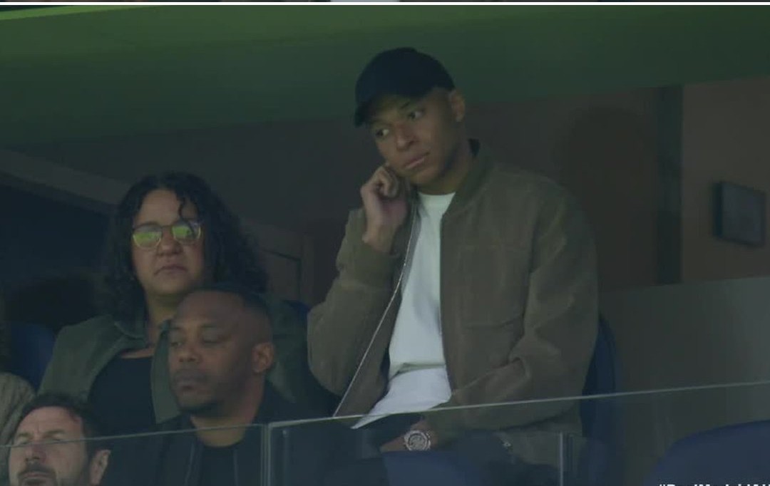 Aficionados del Real Madrid abuchean a Kylian Mbappé en el Bernabéu