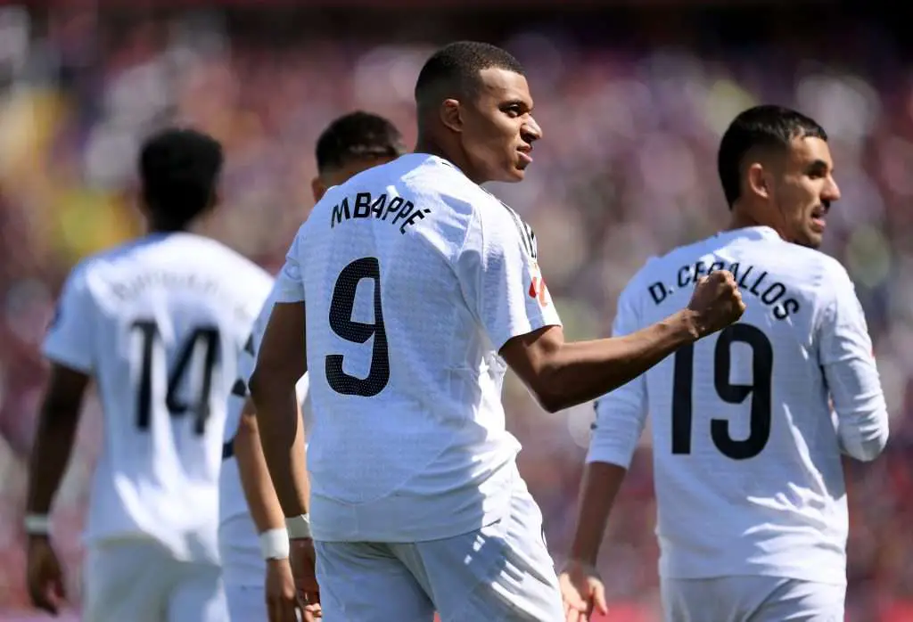 Kylian Mbappé rompe récord histórico del Real Madrid con doblete ante el Barcelona