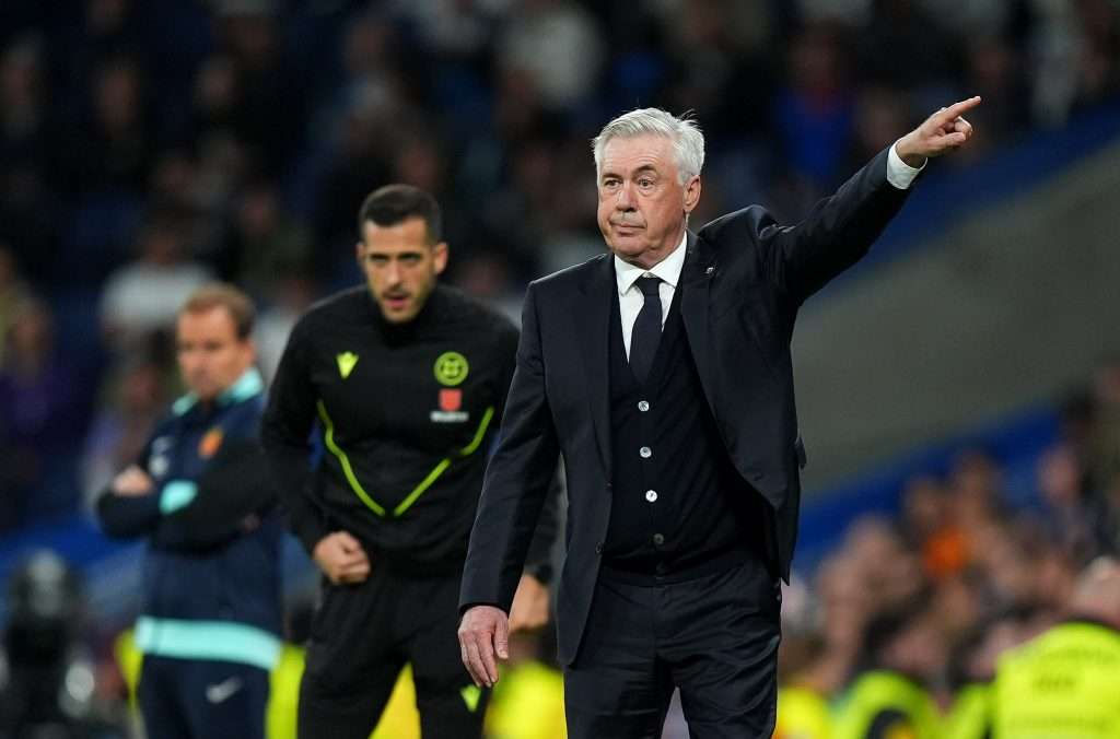 Los mensajes de los fanáticos del Real Madrid a Ancelotti durante el partido contra Mallorca