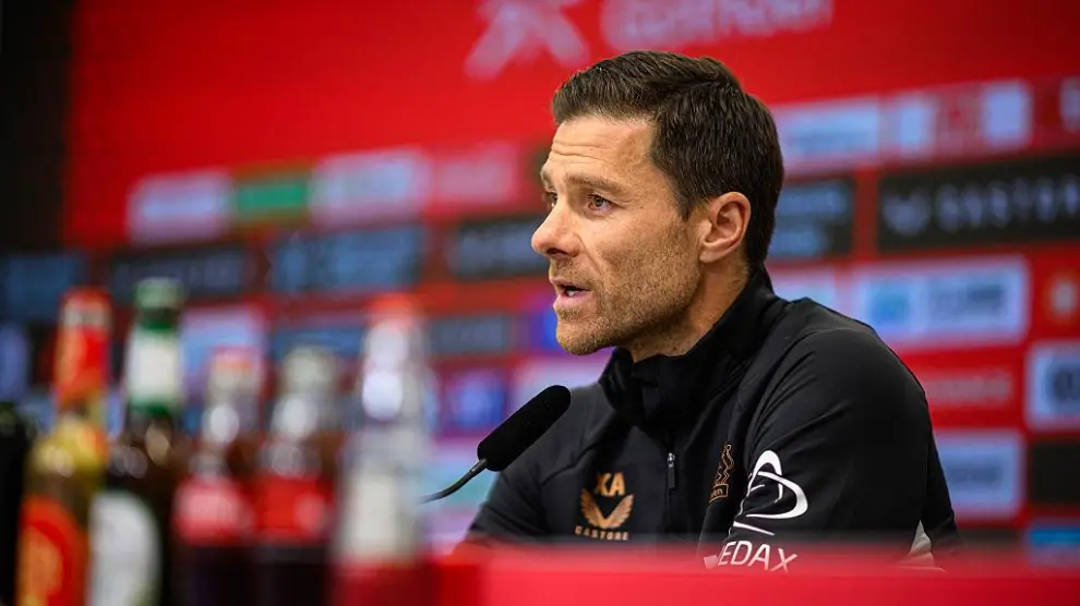 Xabi Alonso deja el Bayer Leverkusen y se acerca al Real Madrid en un movimiento sorpresivo