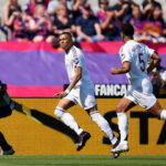 ¿Fue un error la falta de Mbappé en su segundo gol ante el FC Barcelona?