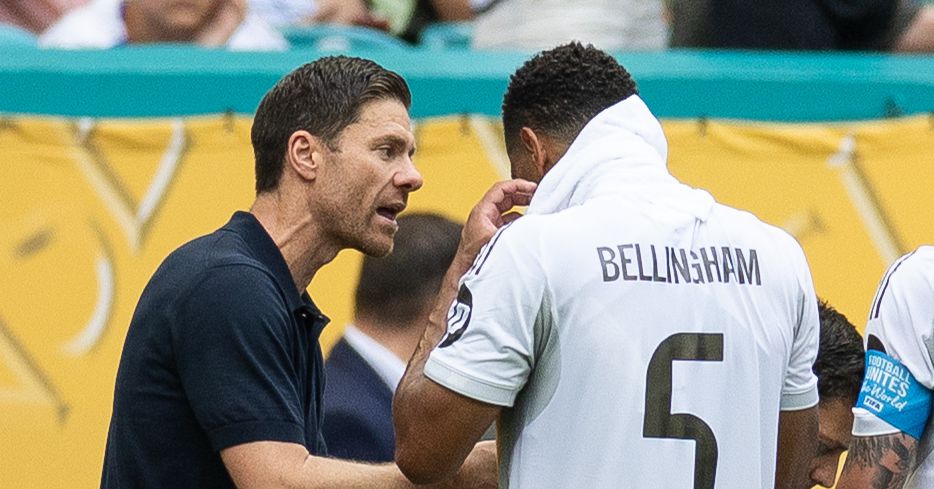 Bellingham destaca la habilidad de Xabi Alonso para comunicarse con los jugadores