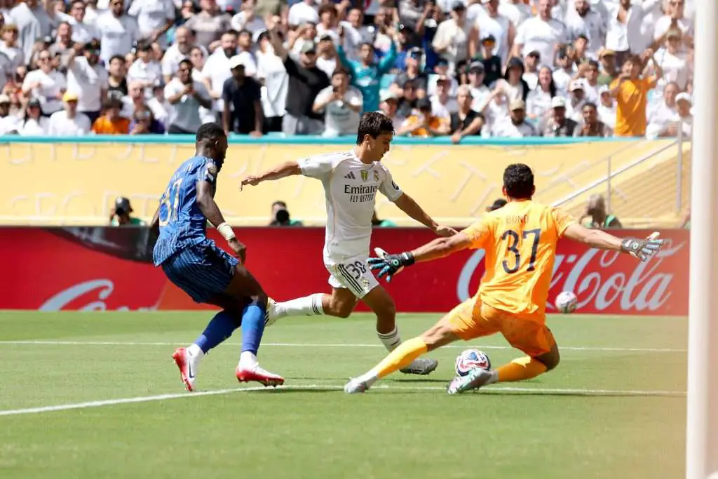 El joven del Real Madrid brilla en su debut senior y se lleva el premio al mejor jugador frente a Al-Hilal