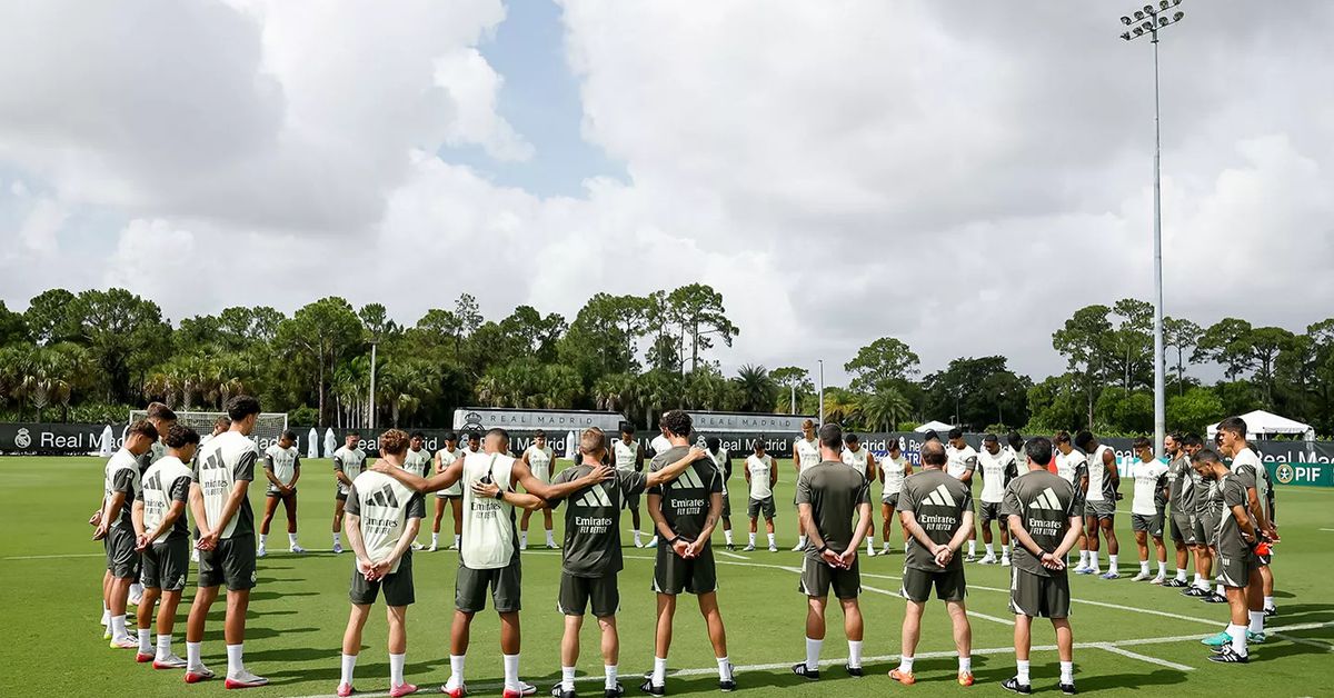 Diogo Jota y André Silva rinden homenaje en el entrenamiento del Real Madrid en Palm Beach