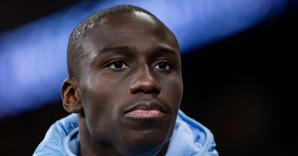 Mendy se queda en el Real Madrid para luchar por la titularidad en la defensa
