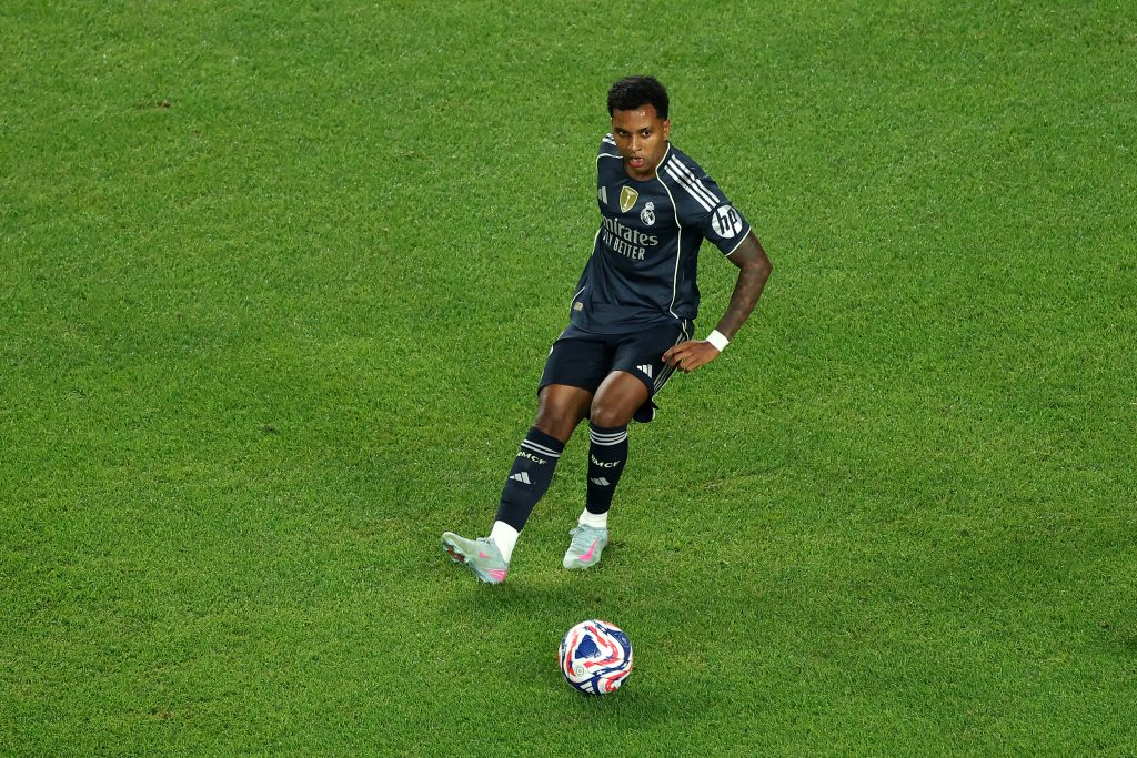 Filadelphia, Pensilvania - 26 de junio: Rodrygo #11 del Real Madrid CF pasa el balón durante el Grupo H del Grupo H de la Copa Mundial de Clubes FIFA entre el FC Bull Salisburg y el Real Madrid CF en Lincoln Financial Field el 26 de junio de 2025 en Filadelfia, Pennsylvania. (Foto de Luke Hales/Getty Images)