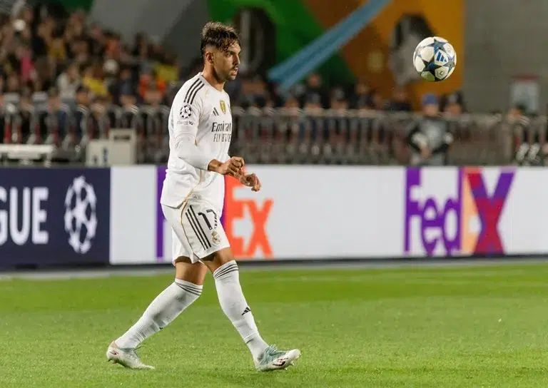 Claro, aquí tienes el título reordenado según el formato que solicitaste:
"Real Madrid VS Villarreal 04/10/2025: apuestas y pronósticos de LaLiga EA Sports"